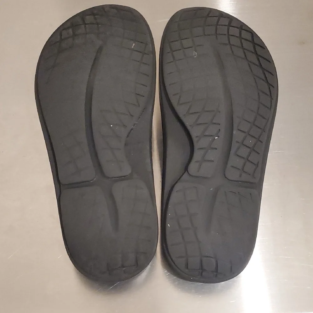 OOFOS Black and Metallic Sandals - Picture 5 of 5